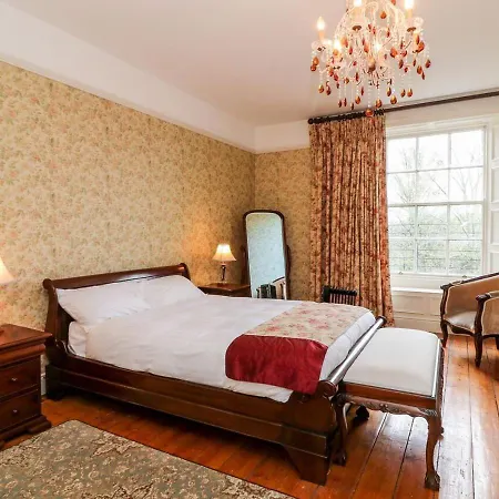 Preston House Apartment *