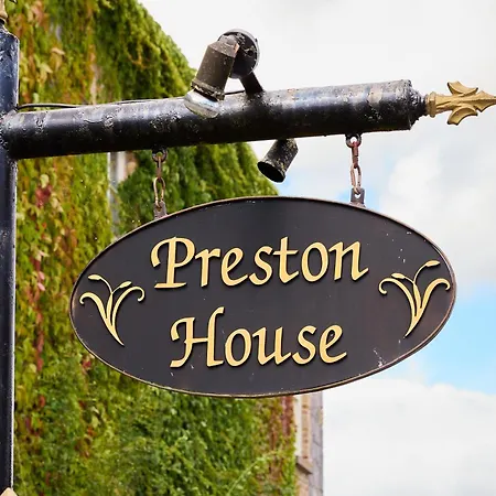 Preston House Apartment *