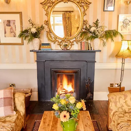 Preston House Apartment *