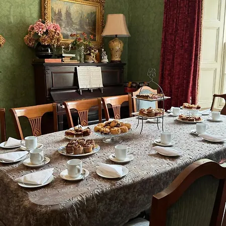 Daire Preston House *